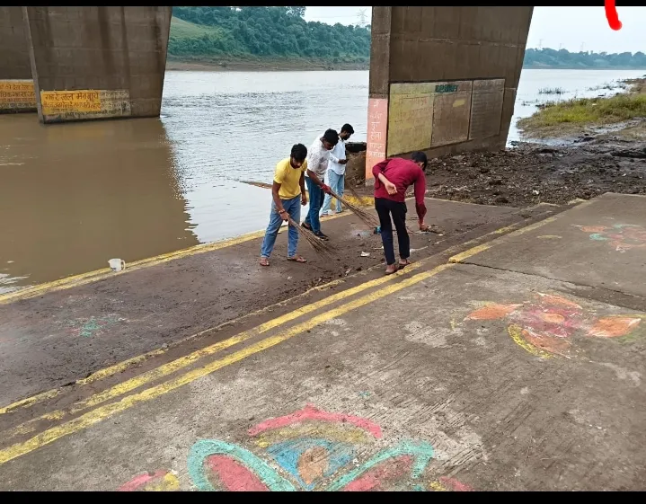 *माँ नर्मदा युवा सेवा समिति ने चलाया विशाल स्वच्छता अभियान*