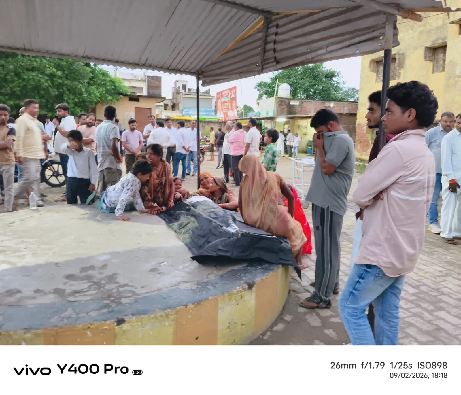 इटवा में दर्दनाक हादसा: करंट की चपेट में आने से जल निगम ऑपरेटर की मौत, तीन मासूमों के सिर से उठा पिता का साया
