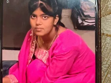 शीर्षक: सिर्फ 'बिरयानी' बहाना थी... बंद केबिन के वो 2 घंटे ले गए मासूम जानवी की जान! 'ग्लोबल न्यूज प्रेस' की खोजी रिपोर्