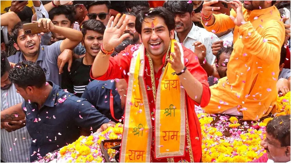 कोलकाता में पंडित धीरेंद्र कृष्ण शास्त्री का भव्य स्वागत