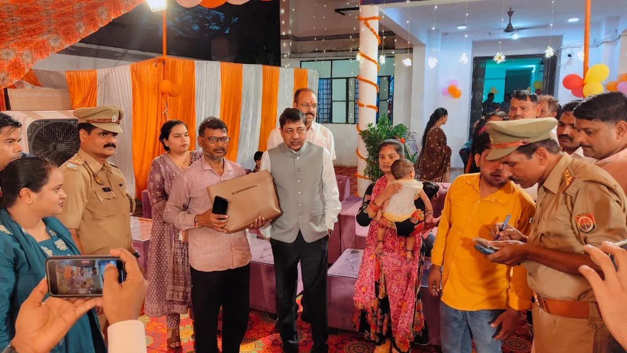 उन्नाव पुलिस की त्वरित कार्रवाई, ऑटो में छूटा बैग बरामद कर यात्री को लौटाया