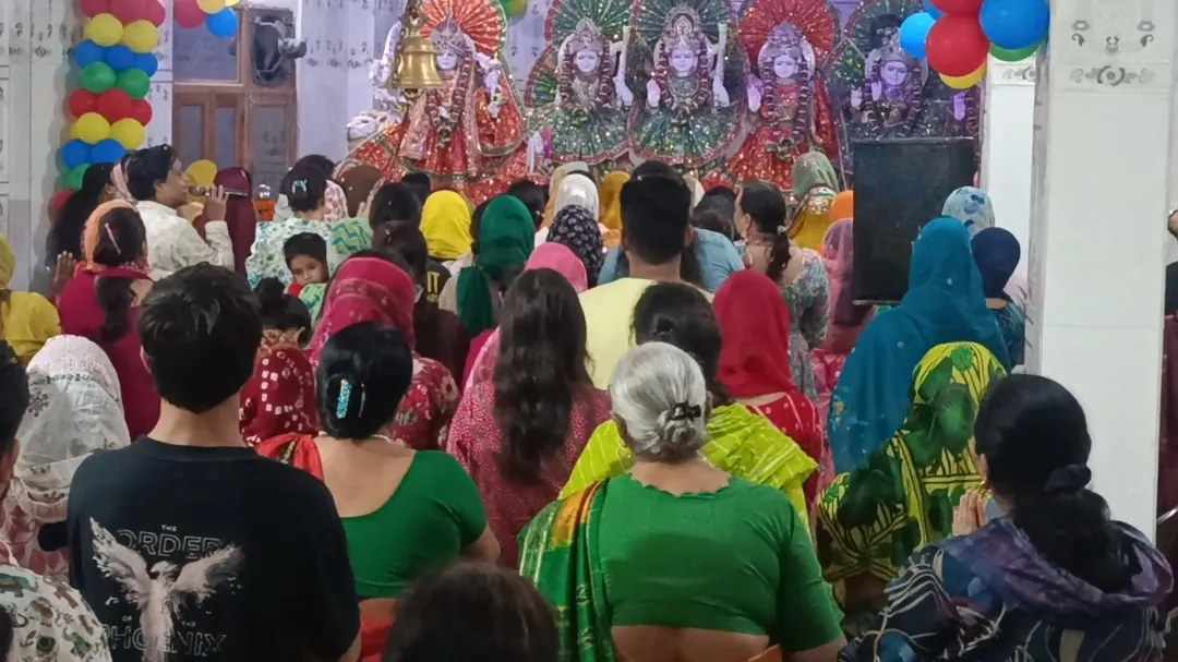 छतरपुर एक्सटेंशन के JVTS गार्डन में गूंजे कान्हा के जयकारे, भजनों पर झूमे श्रद्धालु