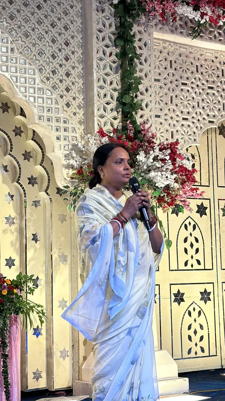 ISKCON के भव्य श्रीकृष्ण जन्मोत्सव में शामिल हुईं शारदा सिंह, बच्चों की प्रस्तुतियों ने बांधा समां