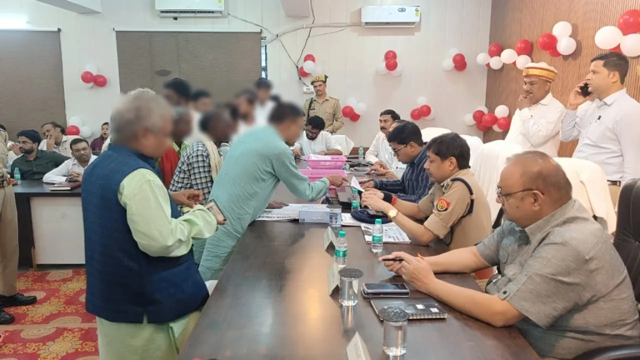 उन्नाव सदर तहसील में आयोजित हुआ समाधान दिवस जिलाधिकारी ने सुनी समस्याएं