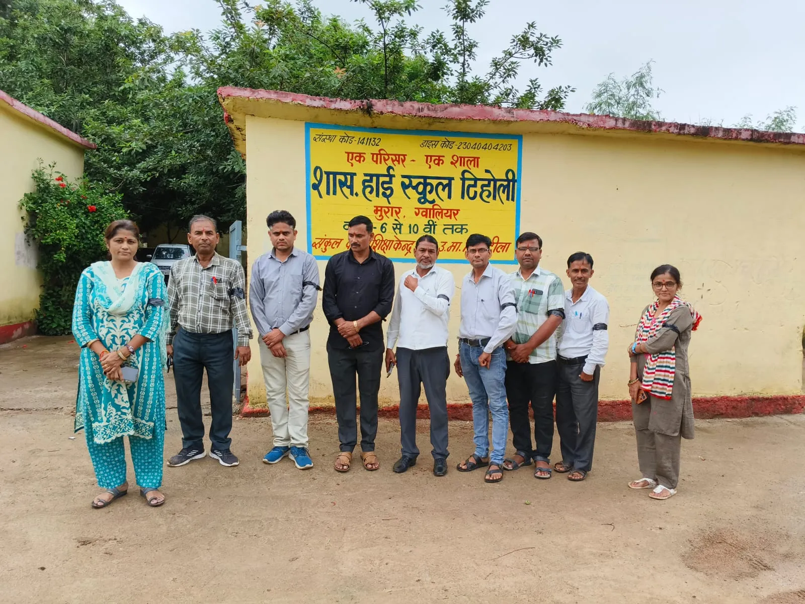 ग्वालियर : शिक्षकों नें काली पट्टी बांधकर किया शिक्षक दिवस का विरोध।