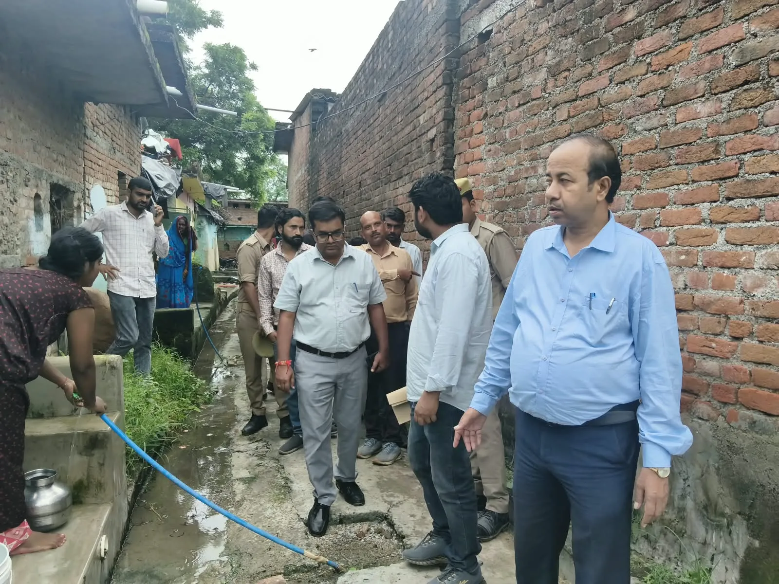 जल जीवन मिशन की पेयजल व्यवस्था में लापरवाही पर प्रशासन सख्त, कंधौली में दो टुल्लू पंप जब्त