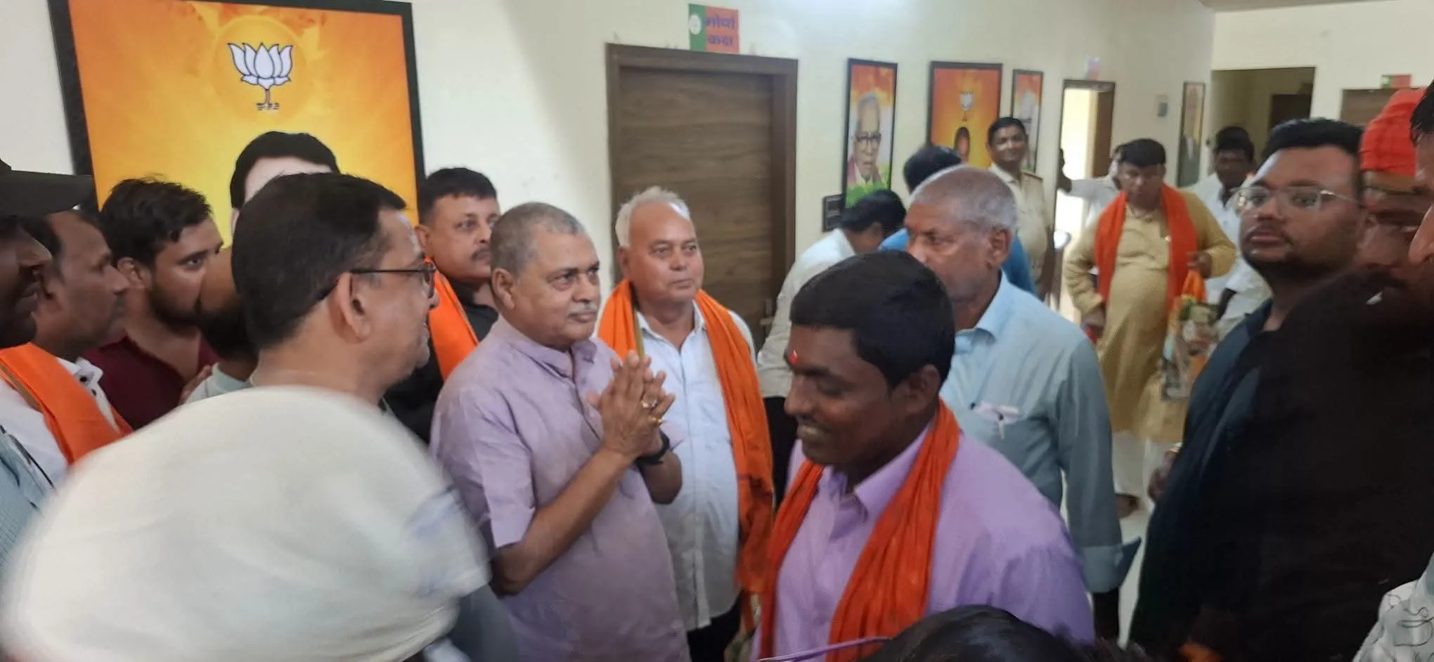 भाजपा जिला कार्यालय में आयोजित सेवा संकल्प अभियान कार्यशाला में शामिल होकर पूर्णिया विधायक आगामी कार्यक्रमों की जानकारी