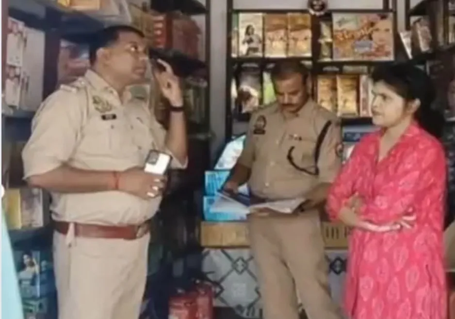 हसनगंज में प्रशासन की बड़ी कार्रवाई: बिना लाइसेंस चल रही पटाखा दुकान पर छापेमारी, दुकान सीज