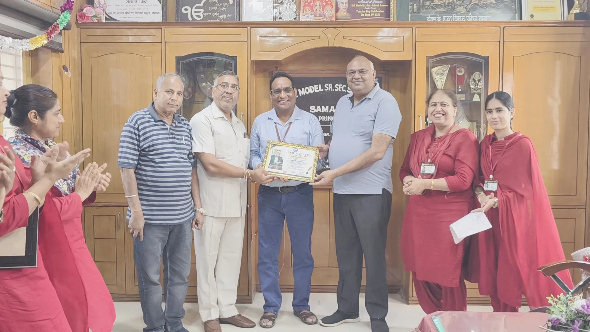 एस डी मॉडल स्कूल समाना की मैनेजमेंट कमेटी ने सुशील शर्मा एवं स्टाफ टीचर को सेवा बदले सम्मानित किया गया