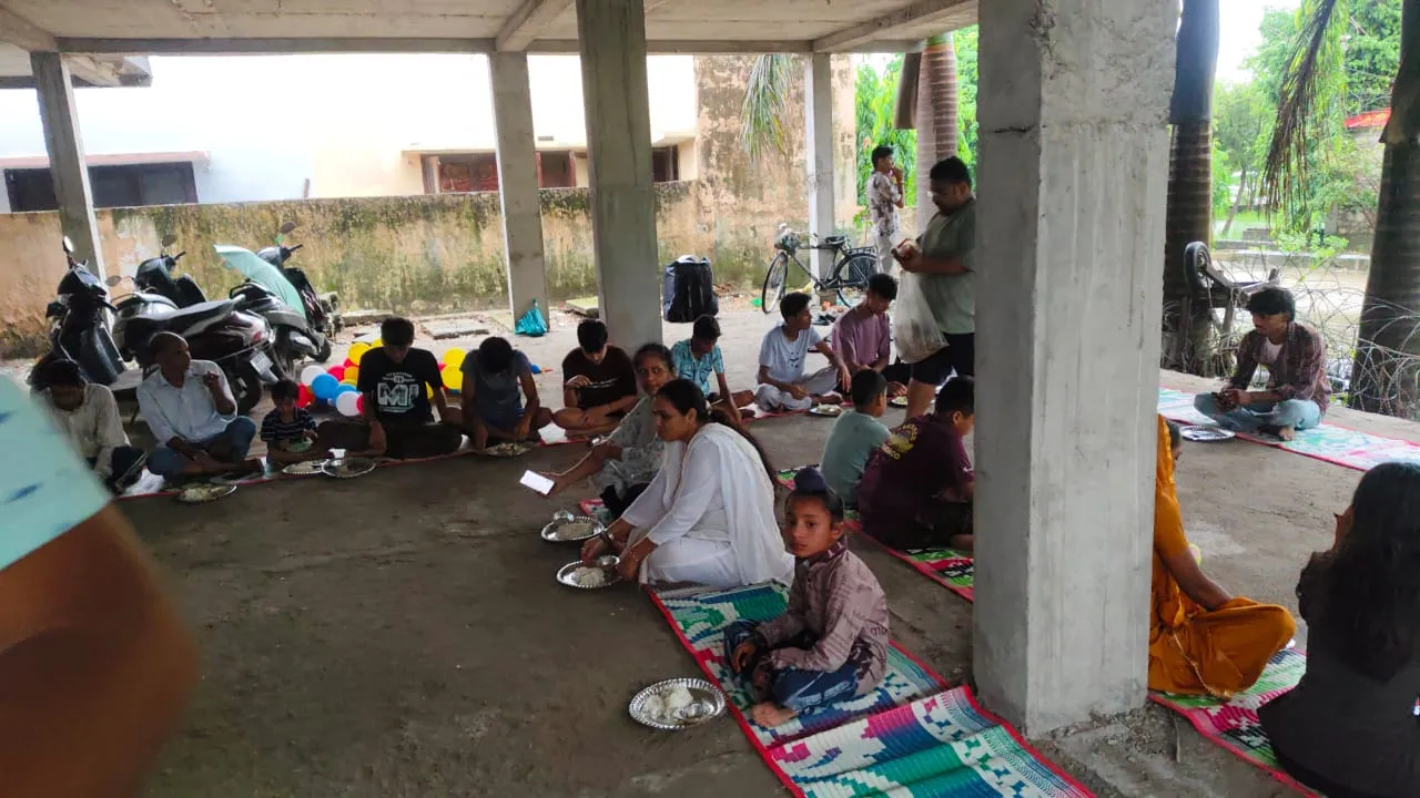 रुद्रपुर: देवहोम्स ईरा/निर्माण सोसाइटी में धूमधाम से मना जन्माष्टमी पर्व, निवासियों ने मिलकर लगाया विशाल भंडारा