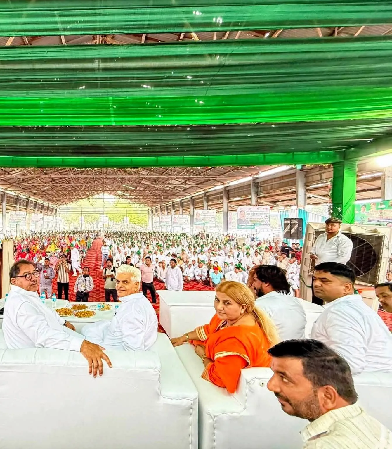 मोहना अनाज मंडी पहुंचे इंडियन नेशनल लोकदल के राष्ट्रीय अध्यक्ष अभय चौटाला