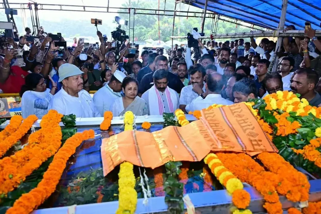 मंत्री के पार्थिव शरीर पहुंचा पैतृक आवास CM समेत कई मंत्रियों ने दी भाविनी श्रद्धांजलि