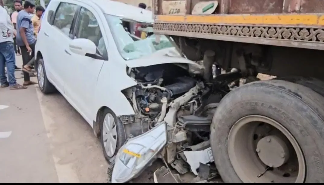 અમરેલી બ્રેકિંગ: વડીયા-અમરનગર રોડ પર કાર ટ્રક પાછળ ઘૂસી, પરિવારના ચાર સભ્યો ઇજાગ્રસ્ત