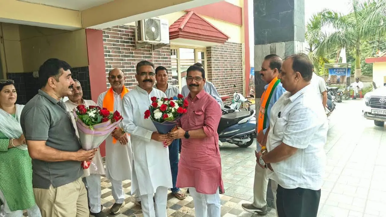 जसवां: परागपुर में भाजपा संगठन को मजबूती देने सिद्धार्थन पहुंचे