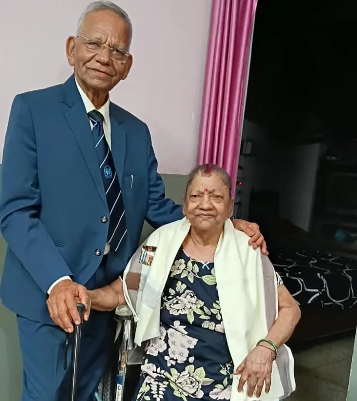 JAMSHEDPUR : मां कुंती देवी के 80वें जन्मदिन पर पांचों पुत्रों ने दी बधाई, घर में छाया खुशियों का माहौल