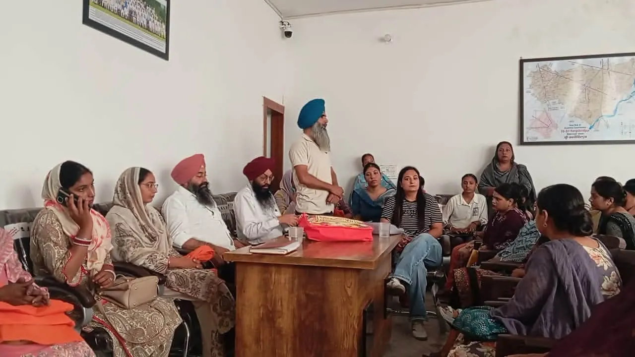 ਹਲਕਾ ਸ਼੍ਰੀ ਹਰਗੋਬਿੰਦਪੁਰ ਸਾਹਿਬ ਵਿੱਚ ਮਹਿਲਾ ਰਿੰਗ ਨੂੰ ਮਿਲ ਰਿਹਾ ਭਰਵਾਂ ਹੁੰਗਾਰਾ ਅੱਜ ਐਮ ਐਲ ਏ ਐਡਵੋਕੇਟ ਅਮਰਪਾਲ ਜੀ ਦੇ ਦਿਸ਼ਾ ਨਿਰਦੇਸ਼ਾਂ