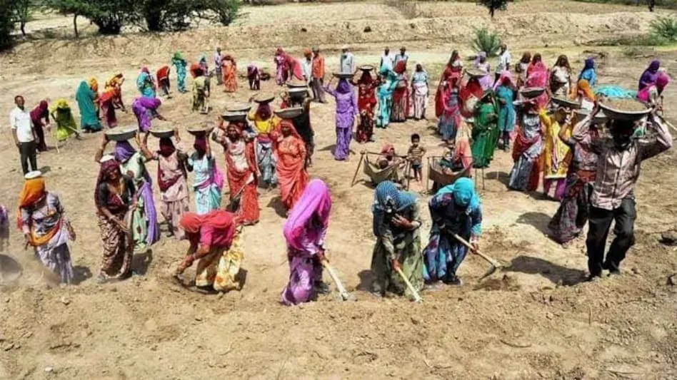 12 घंटे की ड्यूटी... फिर भी हजारों में वेतन! 

क्या ड्राइवर और मजदूर इस देश के नागरिक नहीं?