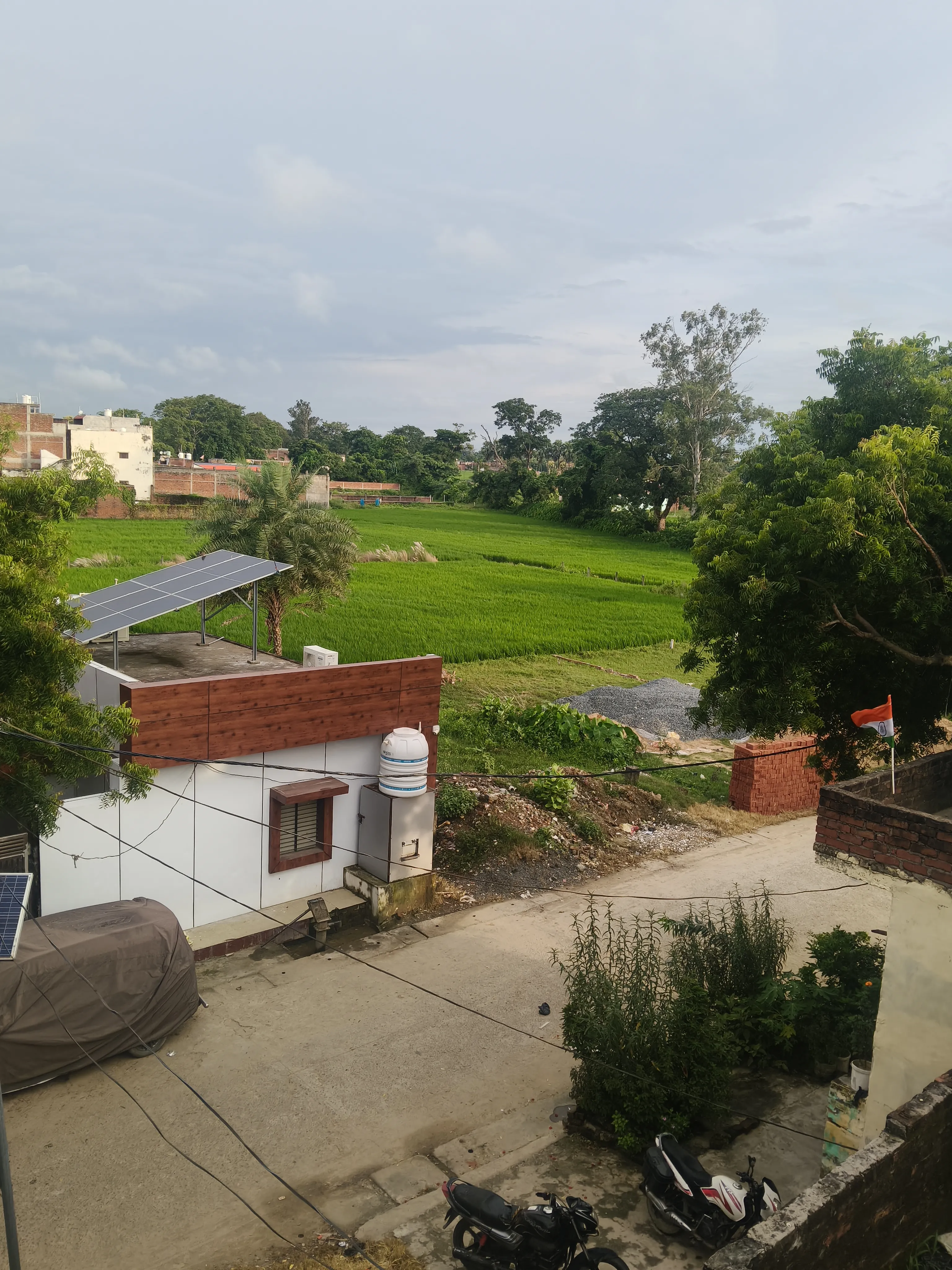 सार्वजनिक रास्ते को मकान बनाकर रहे है कब्जा