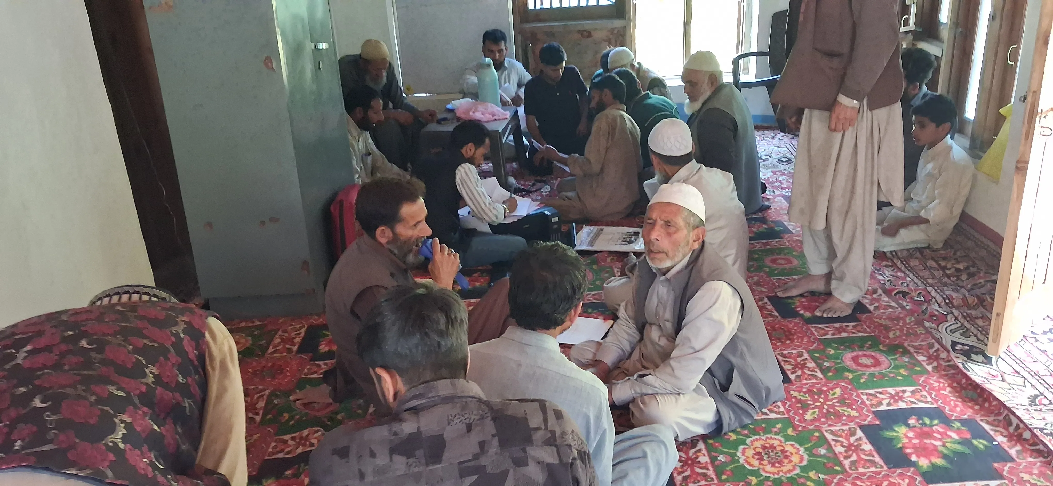 Forest Rights Coalition Reviews FRA Files in Wangat-C, Ganderbal