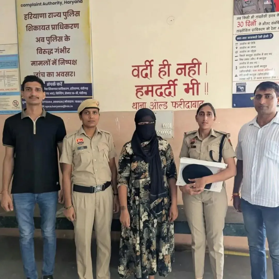 किराये दार महिला ने मकान मालिक को हनी ट्रैप में फंसा कर जबरन 2 लाख की डिमांड ।