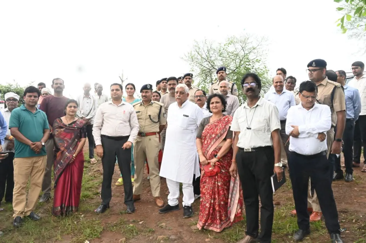 मुख्यमंत्री जनविश्वास अभियान : पाटन के ग्राम उड़ना में ड्रोन से हुआ धान फसल पर नैनो यूरिया के  छिड़काव का लाइव प्रदर्शन.