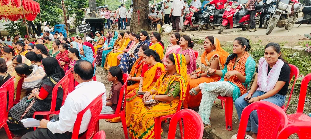 *गुढ़ में भाजपा का बड़ा सियासी धमाका! रश्मि राजा सिंह समेत सैकड़ों ने थामा भगवा, अटल कुंज में उमड़ा जनसैलाब*