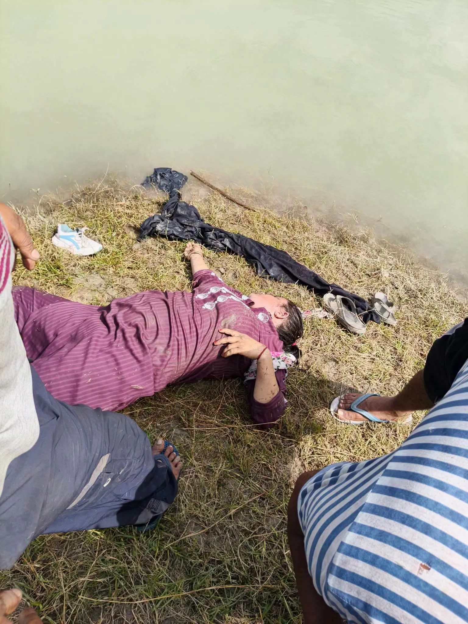 🧿😭दुःखद समाचार.... महिला ने नदी में लगाई छलांग 😭