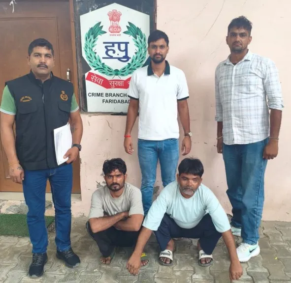🚨 फरीदाबाद: 12 चोरियों को अंजाम देकर यूपी भागने वाले अंतरराज्यीय गैंग का पर्दाफाश, क्राइम ब्रांच ने दबोचे दो शातिर चोर