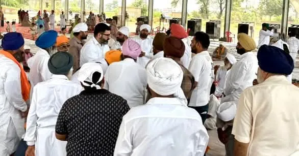 राजौरी में शहीद जवान सुखचैन सिंह के गांव कुत्ताबढ़ पहुंचे, परिवार से मिले और बंधाया ढांढस