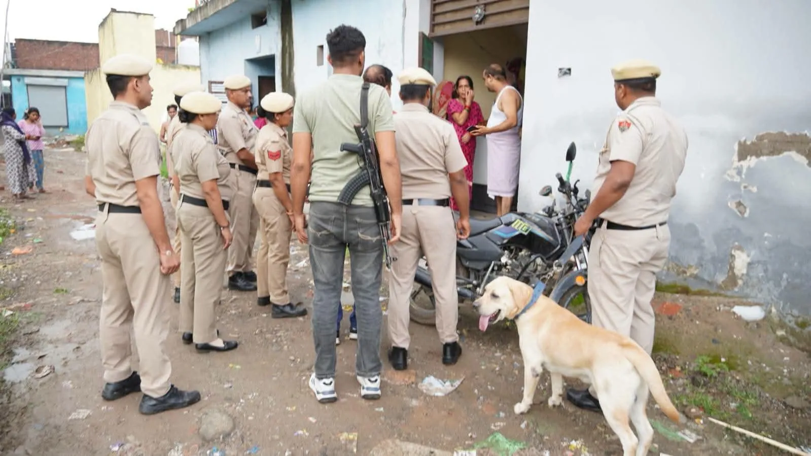 पिंजौर के मढ़ावाला में पंचकूला पुलिस का ऑपरेशन क्लीन-अप
 स्निफर डॉग्स के साथ 11 स्पेशल टीमों के 80 जवानों ने 340 घरो में