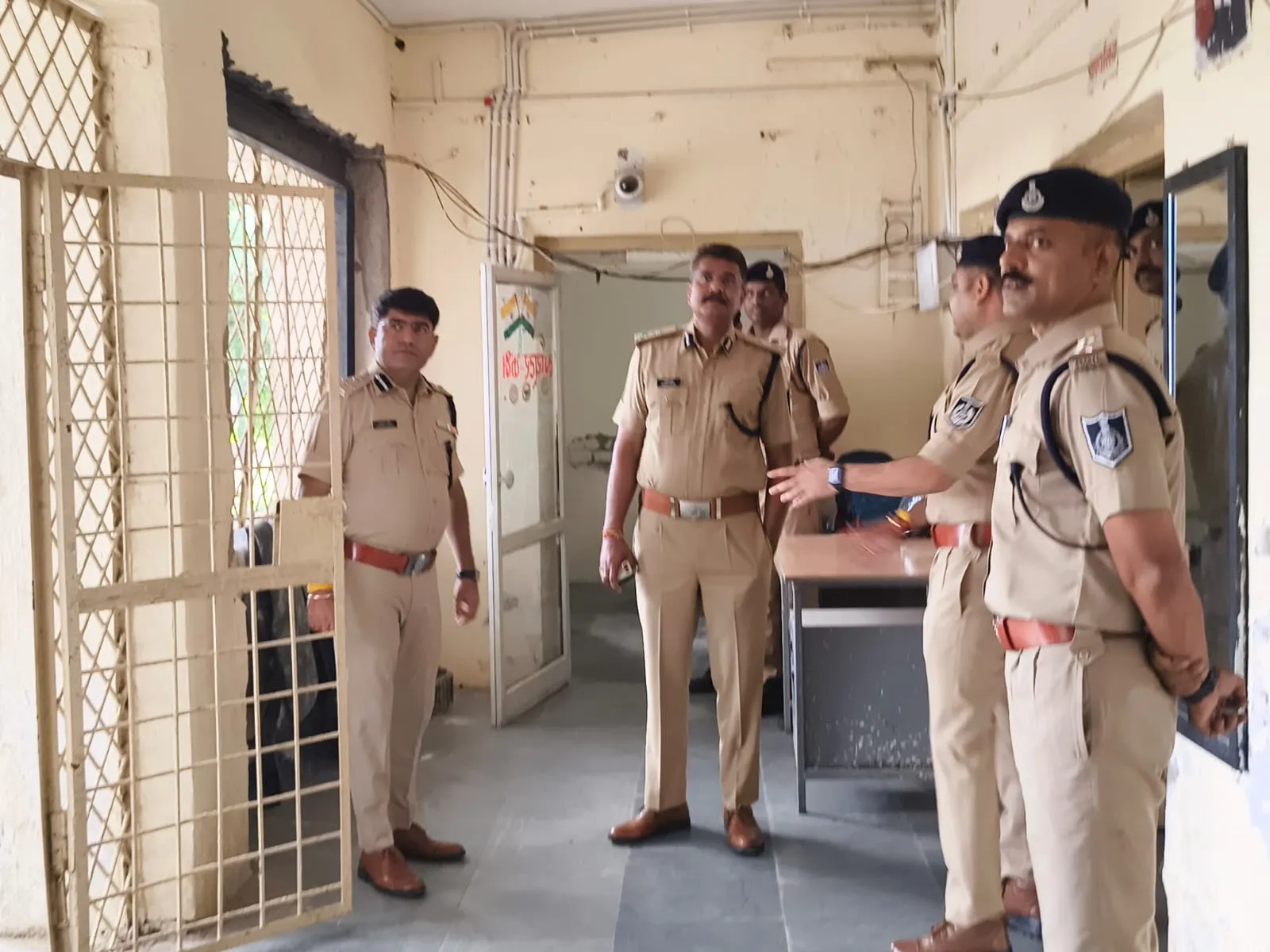 जन विश्वास अभियान के तहत एडीजी व डीआईजी का देवास दौरा