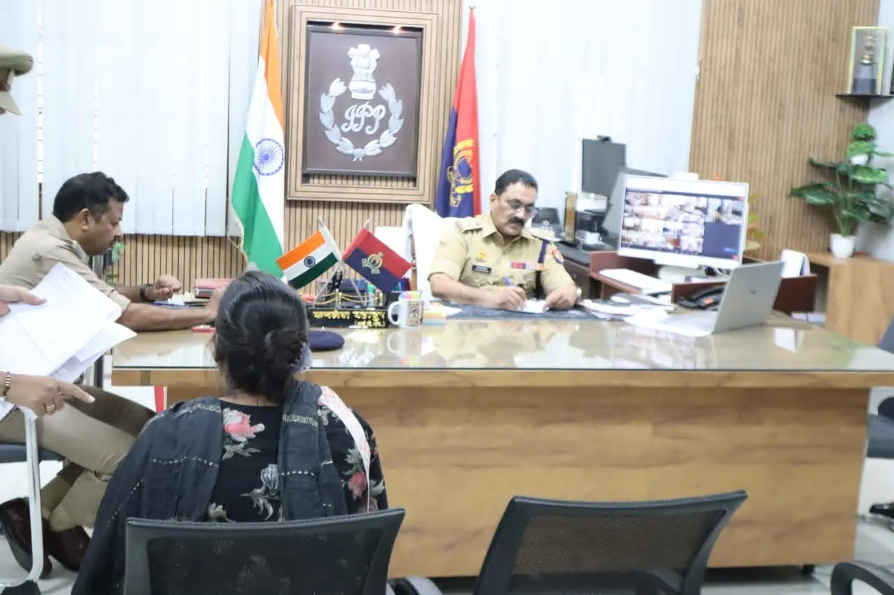 मऊ में एसपी की जनसुनवाई: फरियादों के त्वरित निस्तारण के निर्देश