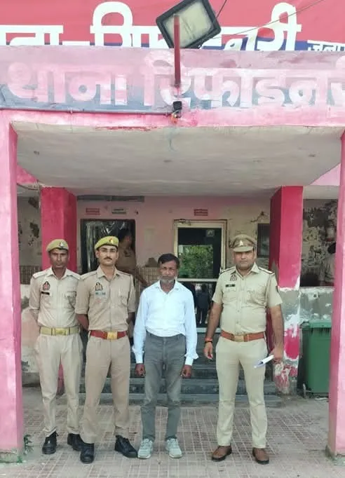 धोखाधड़ी व जालसाजी के आरोपी को रिफाइनरी पुलिस ने किया गिरफ्तार,

रैपुरा जाट चौकी के पास से हुई आरोपी की गिरफ्तारी,