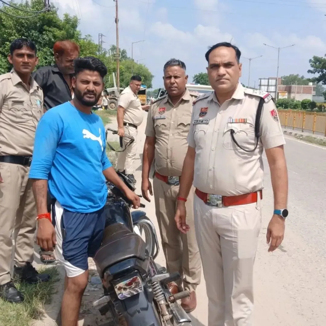 पलवल पुलिस ने बिना नंबर प्लेट वाहनों के खिलाफ चलाया विशेष अभियान, 85 वाहन इंपाउंड और 137 चालान काटे।