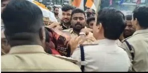 जबलपुर में शराब माफियाओं के खिलाफ युवक कांग्रेस ने किया प्रदर्शन.....