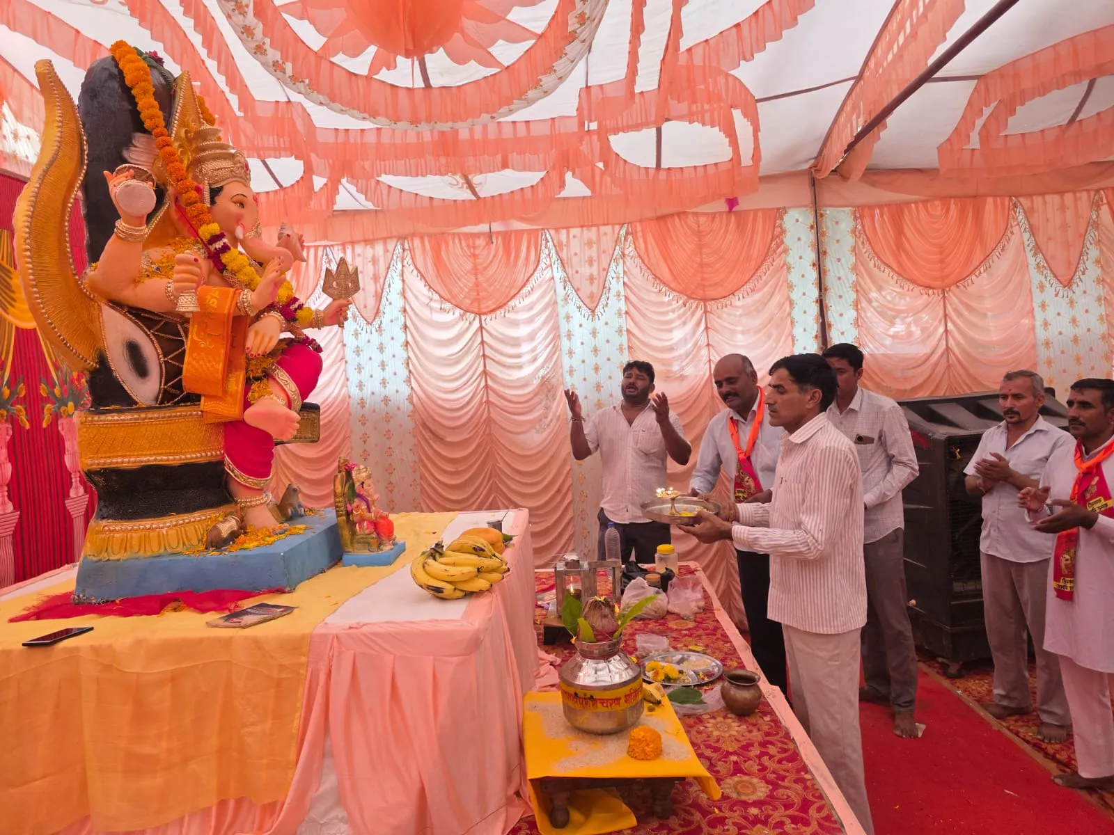 गुड़ामालानी में कलश शोभायात्रा के साथ विराजे विघ्नहर्ता।