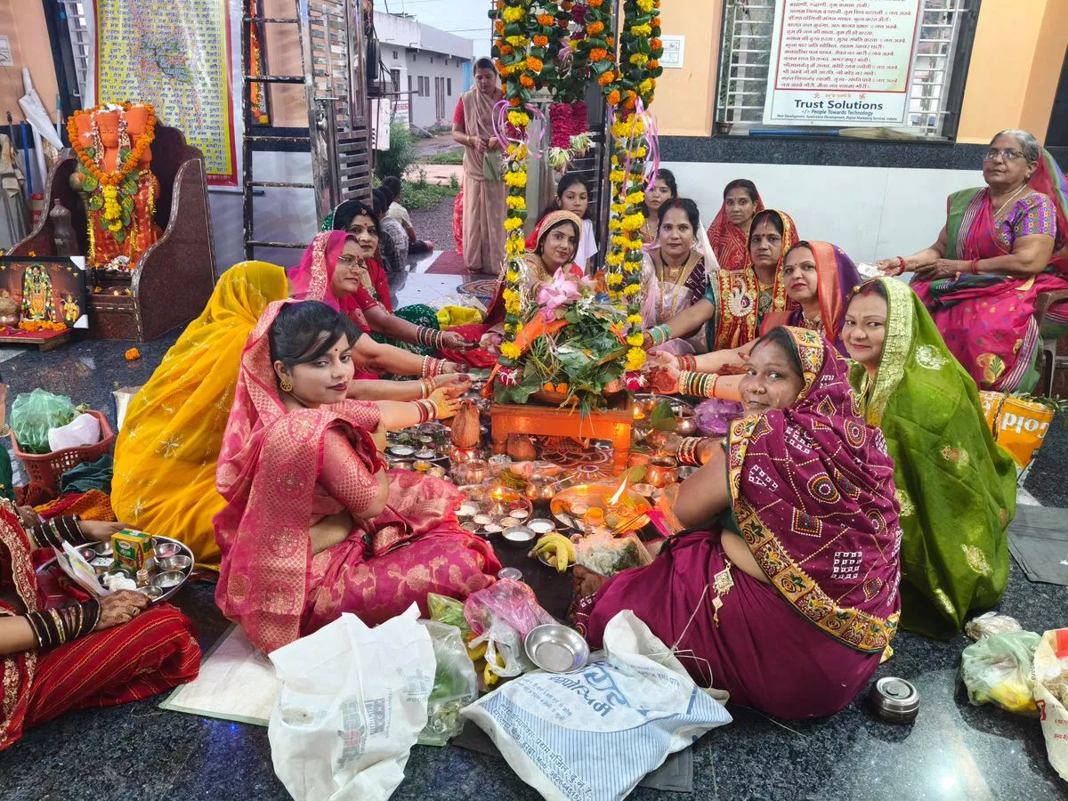 हरतालिका तीज पर धनबाद में दिखी आस्था और उत्साह की रौनक
