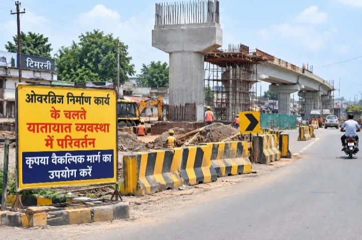 ओवरब्रिज निर्माण के लिए 3 माह बदला रहेगा मार्ग
रेलवे क्रॉसिंग क्रमांक-208 पर निर्माण कार्य के चलते यातायात व्यवस्था में
