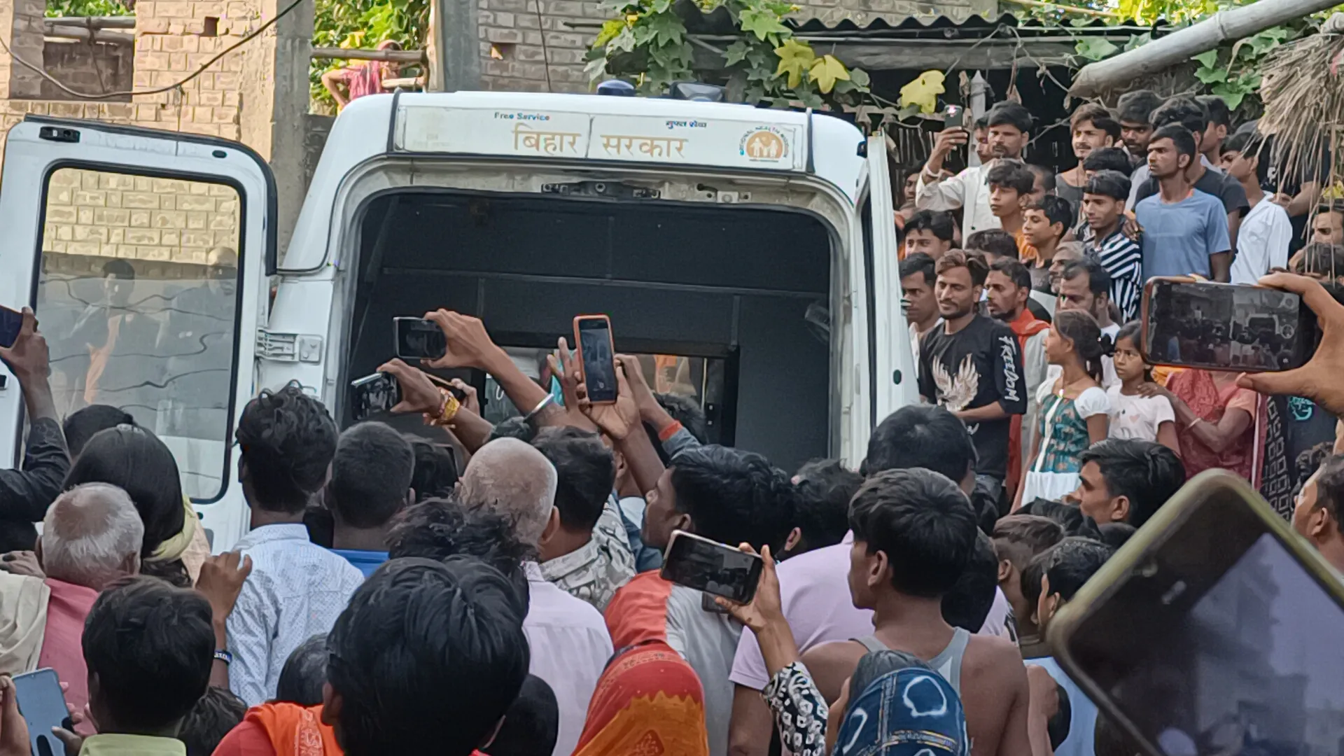 प्रेम प्रसंग में लड़की के घर में युवक की मौत, मारपीट का आरोप