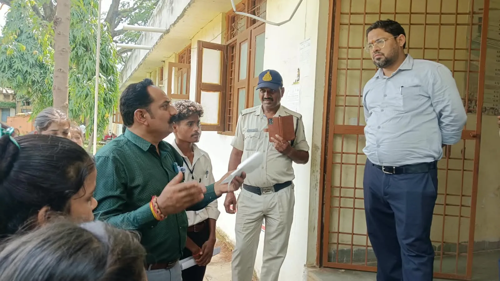 छात्रहित की मांगों को लेकर मुख्यमंत्री के नाम ज्ञापन

शासकीय महाविद्यालय बड़वारा में छात्र-छात्राओं की विभिन्न समस्याओं