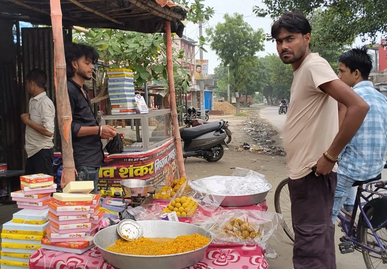 धूमधाम से मनाई गई भगवान विश्वकर्मा पूजा, श्रद्धालुओं ने विधि-विधान से की आराधना