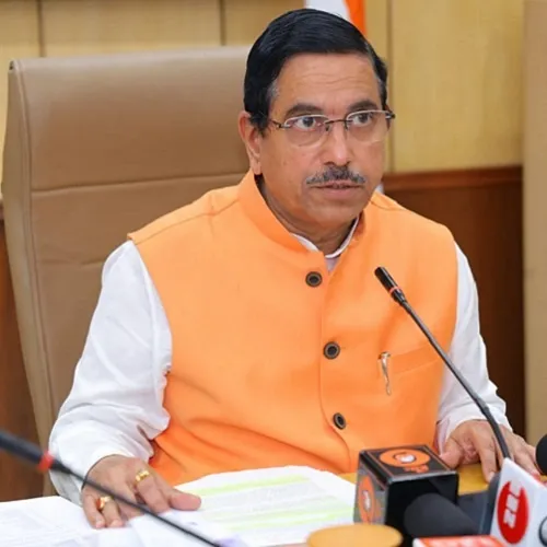 एथेनॉल मिश्रण का लक्ष्य बढ़ाकर 25 प्रतिशत करने की संभावनाओं की समीक्षा के लिए समिति गठित : केंद्रीय मंत्री प्रल्हाद जोशी