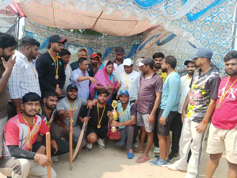 वैर (सिकंदराबाद )गांव में जय बूचा बाबा क्रिकेट टूर्नामेंट फाइनल।   
चोरोली ने 59 रन से जीता खिताब