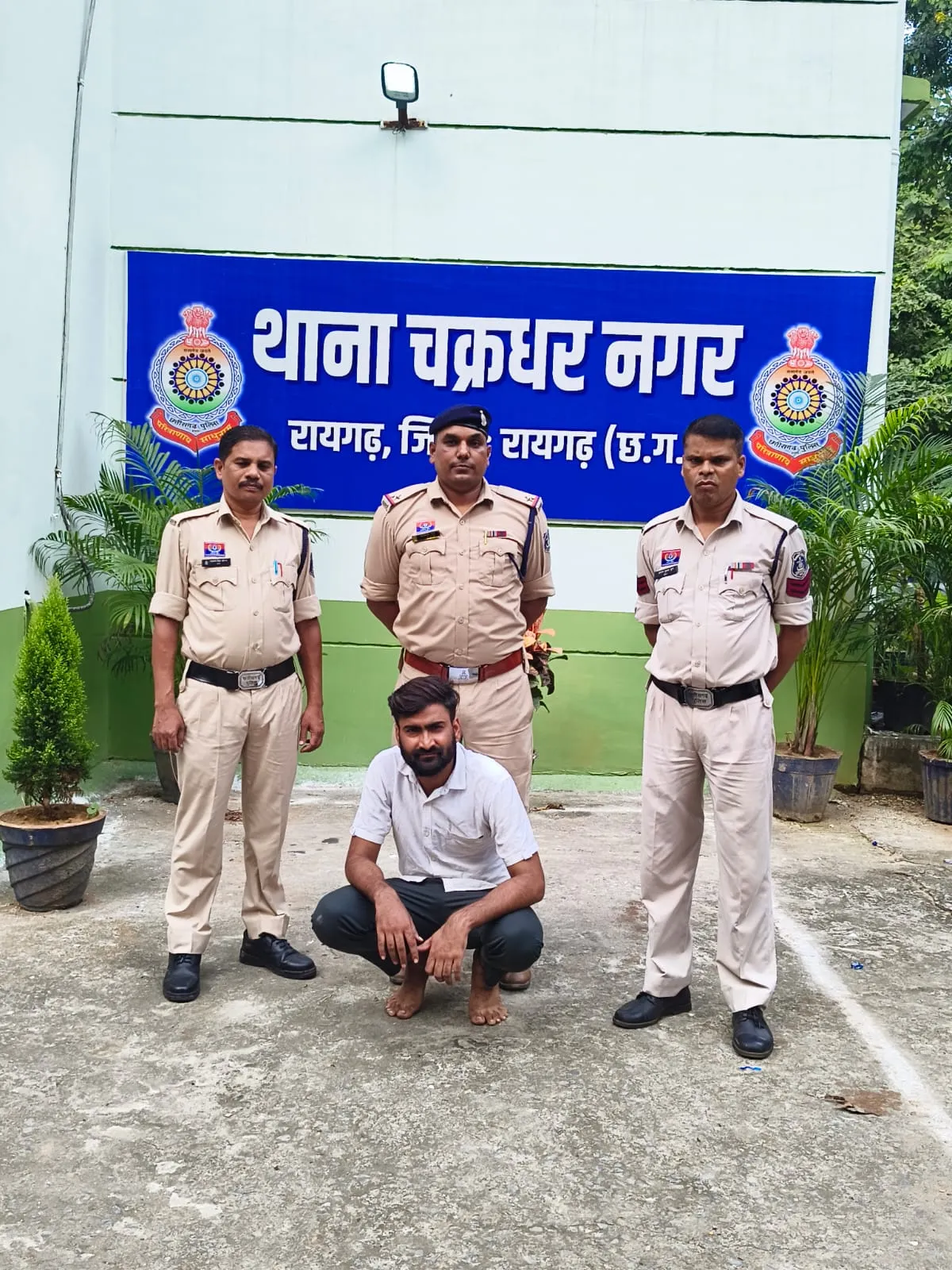 *विवाहिता युवती को प्रेमजाल में फंसाकर बंधक बनाने और ब्लैकमेल करने वाला युवक गिरफ्तार, चक्रधरनगर पुलिस ने भेजा जेल*
