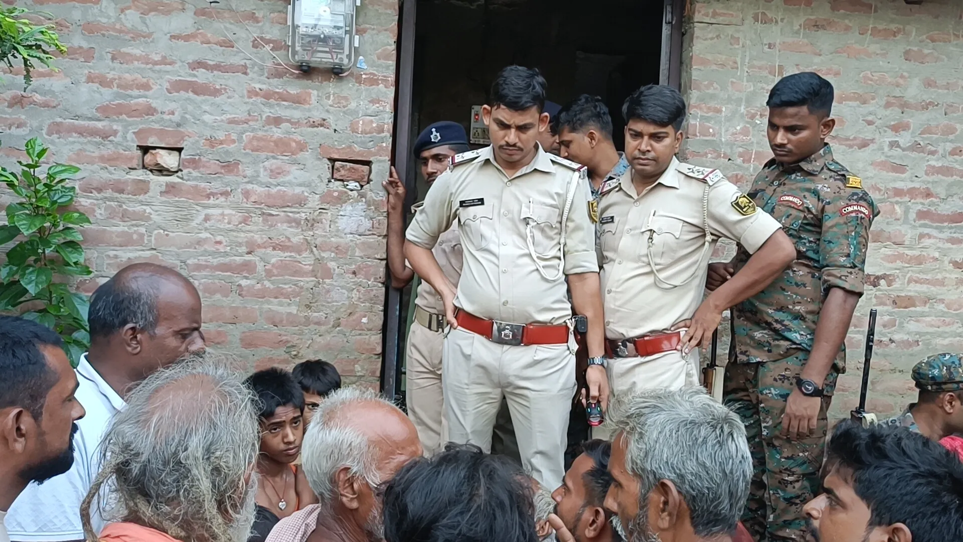 पिपराही में युवक की मौत मामले में तीन गिरफ्तार, हथियार व मोबाइल बरामद