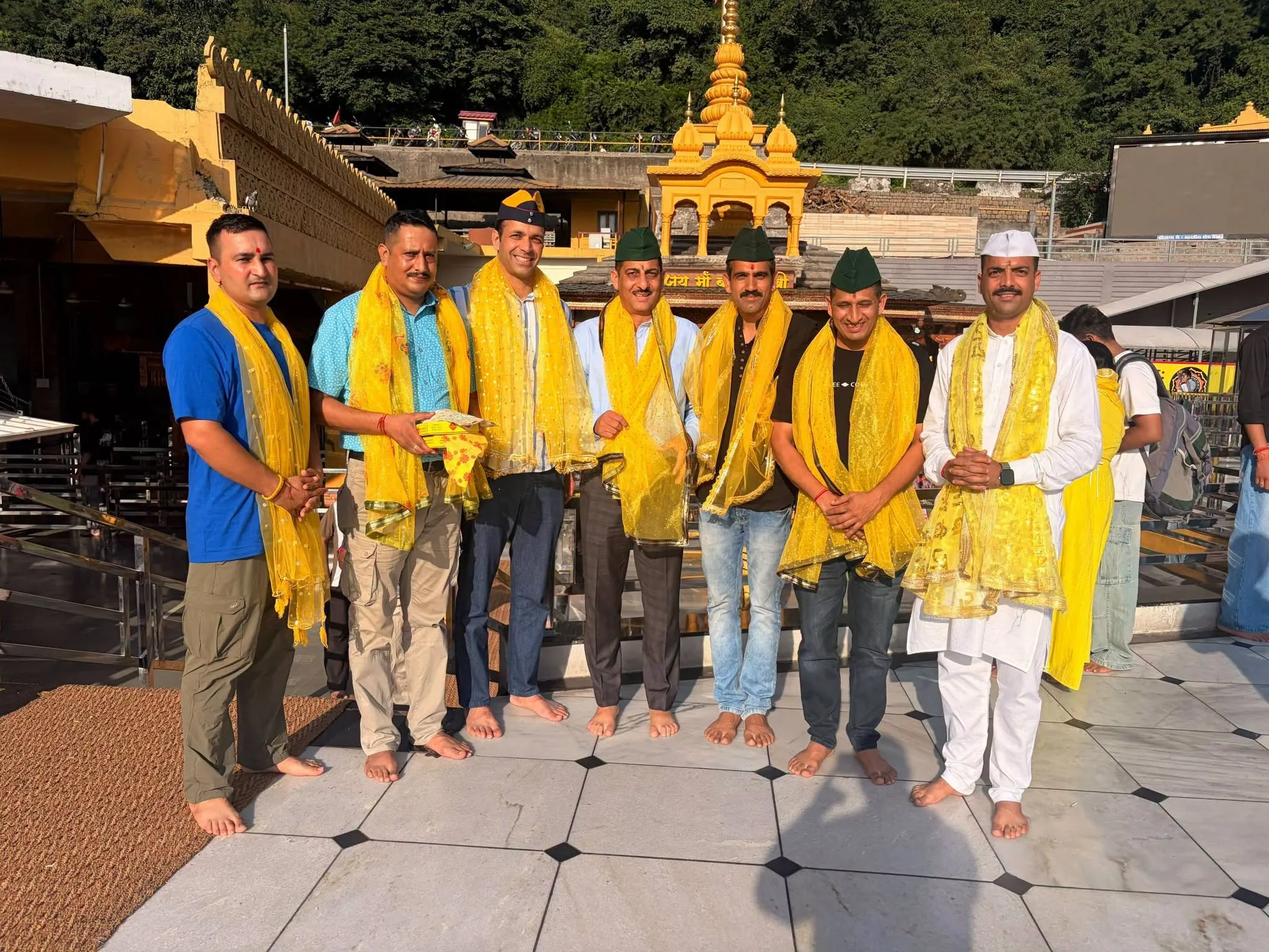 डोगरा यूनिट के वीरों ने हिमाचल के शक्तिपीठों में शीश नवाया