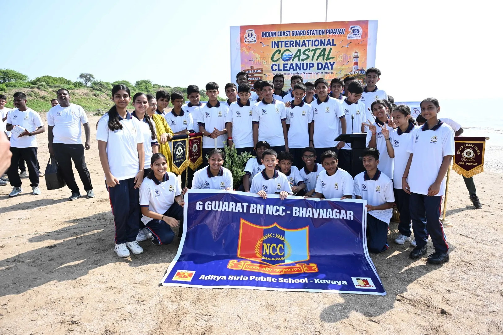 જાફરાબાદના સરકેશ્વર બીચ પર આંતરરાષ્ટ્રીય દરિયાકાંઠા સફાઈ અભિયાન યોજાયું