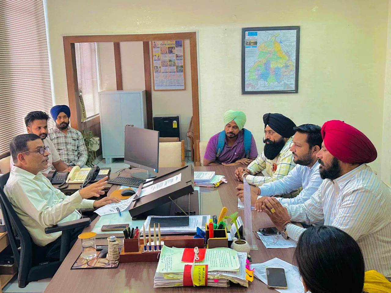 ਸੀਵਰੇਜ ਬੋਰਡ ਦੇ ਆਊਟਸੋਰਸ ਮੁਲਾਜ਼ਮਾਂ ਲਈ ਵੱਡੇ ਐਲਾਨ
ਮੌਤ ’ਤੇ  20 ਲੱਖ  ਬੀਮਾ, ਪਰਿਵਾਰਕ ਮੈਂਬਰ ਨੂੰ ਨੌਕਰੀ- ਇੰਜੀਨੀਅਰ ਅਸ਼ਵਨੀ ਕੁਮਾਰ