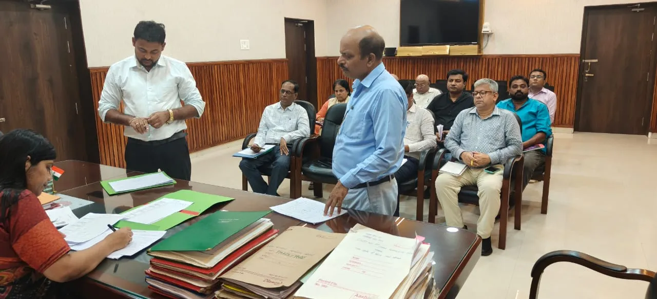 सेवा संकल्प एवं कायाकल्प योजनाओं की डीएम ने की समीक्षा, दीपावली से पहले मरम्मत कार्य पूरा करने का निर्देश
