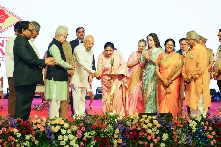 ुणे फेस्टिवल के 38वें महोत्सव का 18 सितंबर को गणेश कला क्रीडा मंच में हुआ उद्घाटन